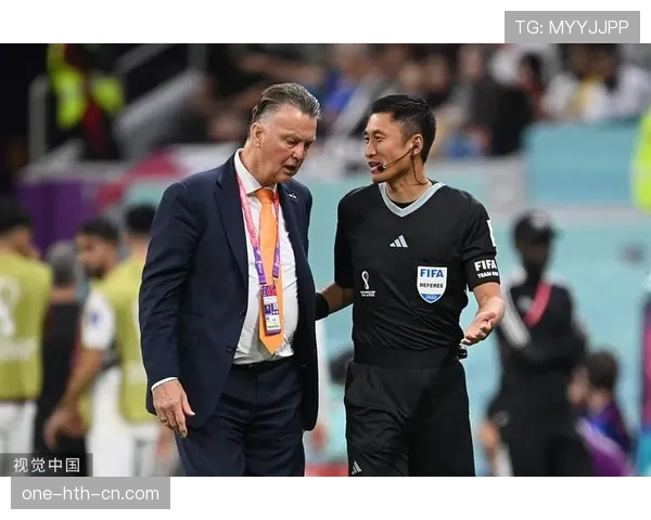 足球中合法冲撞的判罚标准与裁判判定要点解析